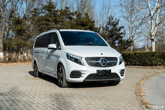 厚重一,提车真香,加长真爽 年前就已经提车了,白色款奔驰v20l加长款