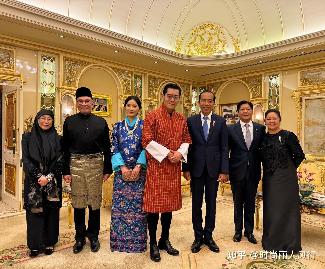新加坡总理和夫人也参加文莱王子婚礼！夫人好朴素，穿红衣很喜庆- 知乎