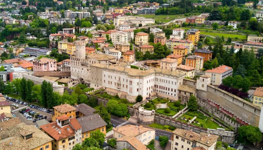 克罗托内——"偷窃"最少松德里奥(sondrio)——"偷车"最少波代诺内