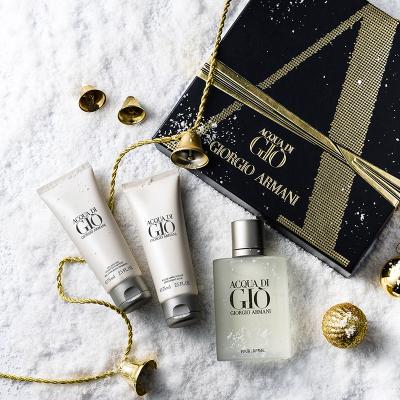 前调:橡树苔,香茅草,海水,香柠檬,鼠尾草 中调:薄荷,鸢尾花,丁香