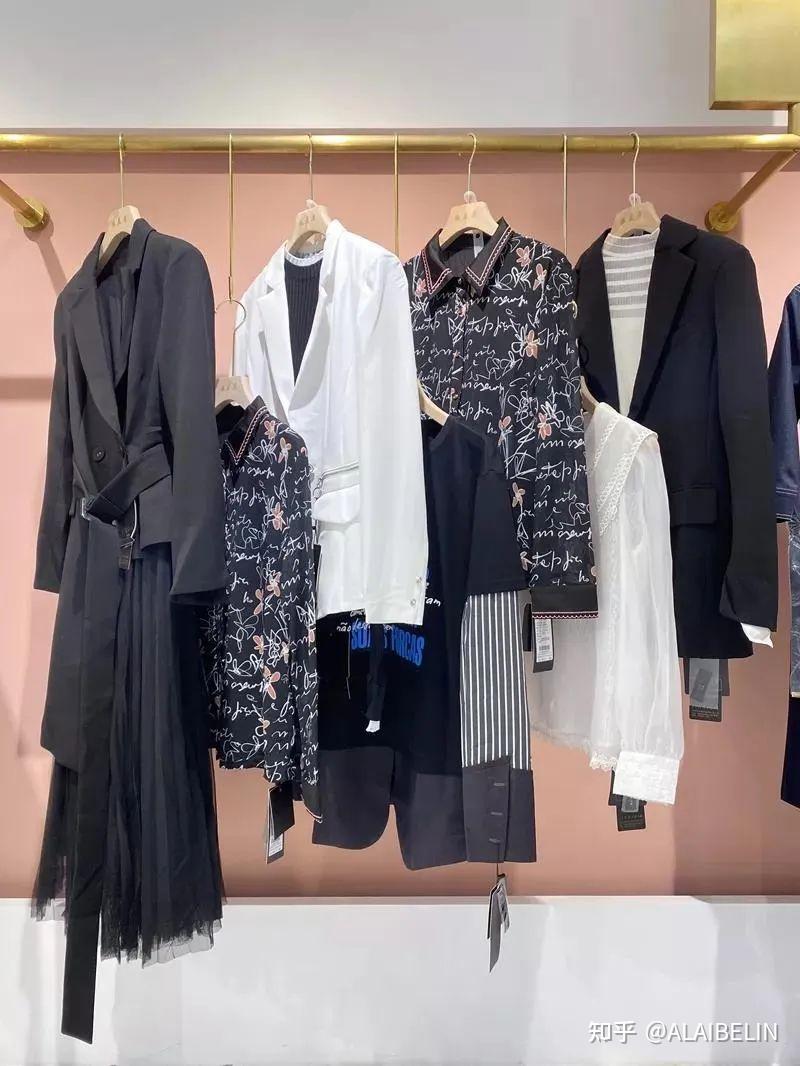 今袖女装折扣品牌风衣连衣裙卫衣裤裙穿搭