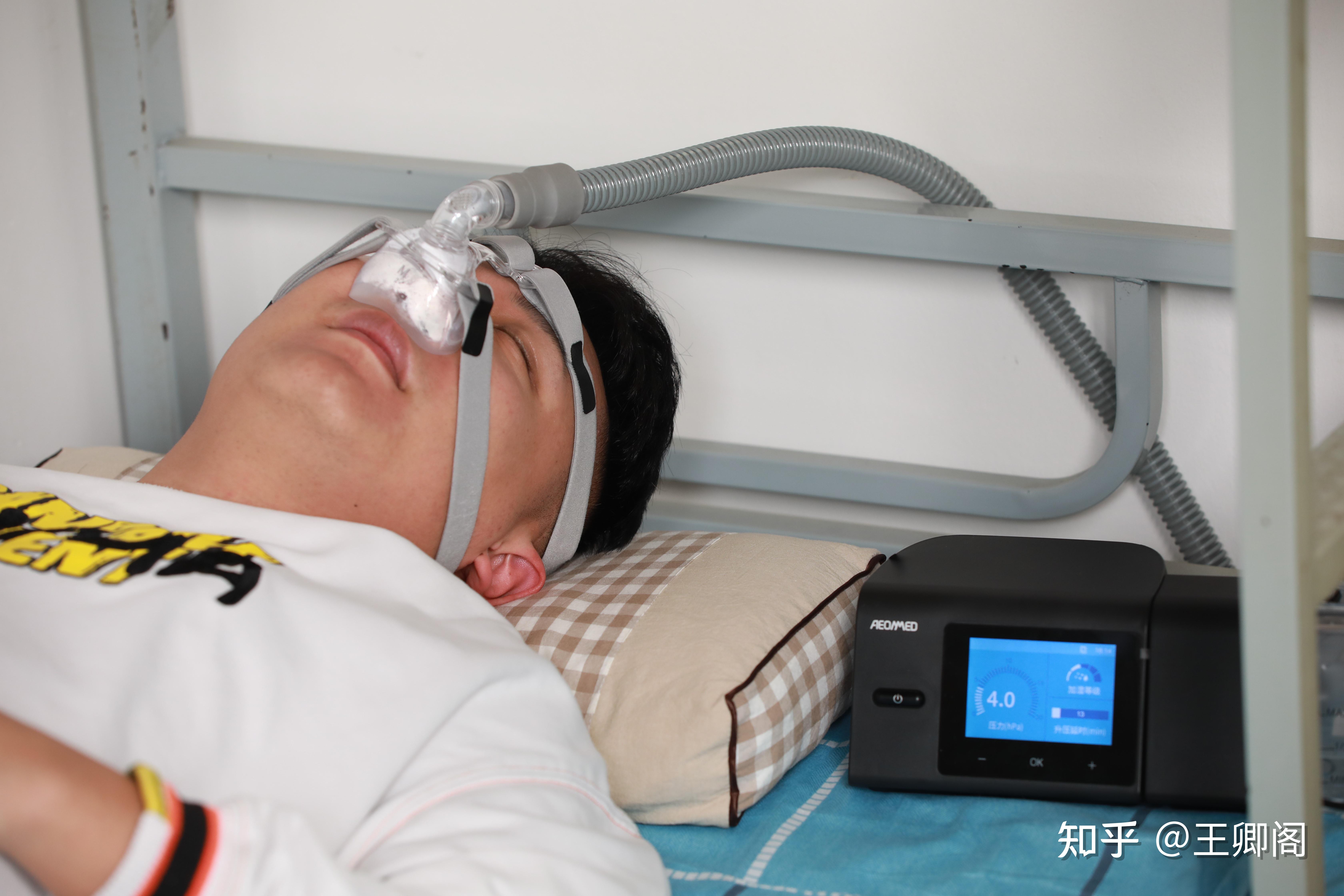 1,家用呼吸机是一种增加心肺通气量,改善呼吸功能的装置,使用家用呼吸