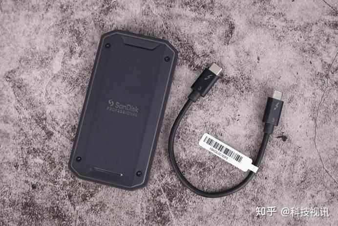 闪迪大师prog40ssd外置固态硬盘评测专业级存储更安全