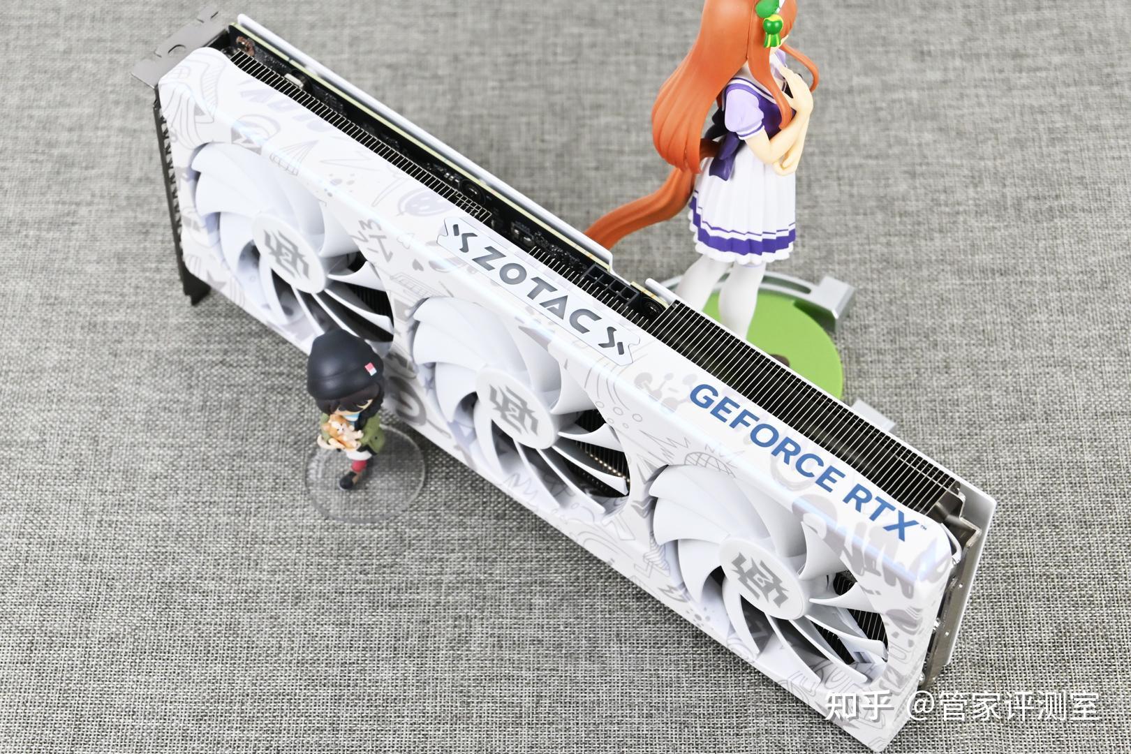 rtx4070 x-gaming欧泊白采用白色涂鸦风格外观主题,机身外观上呈现全