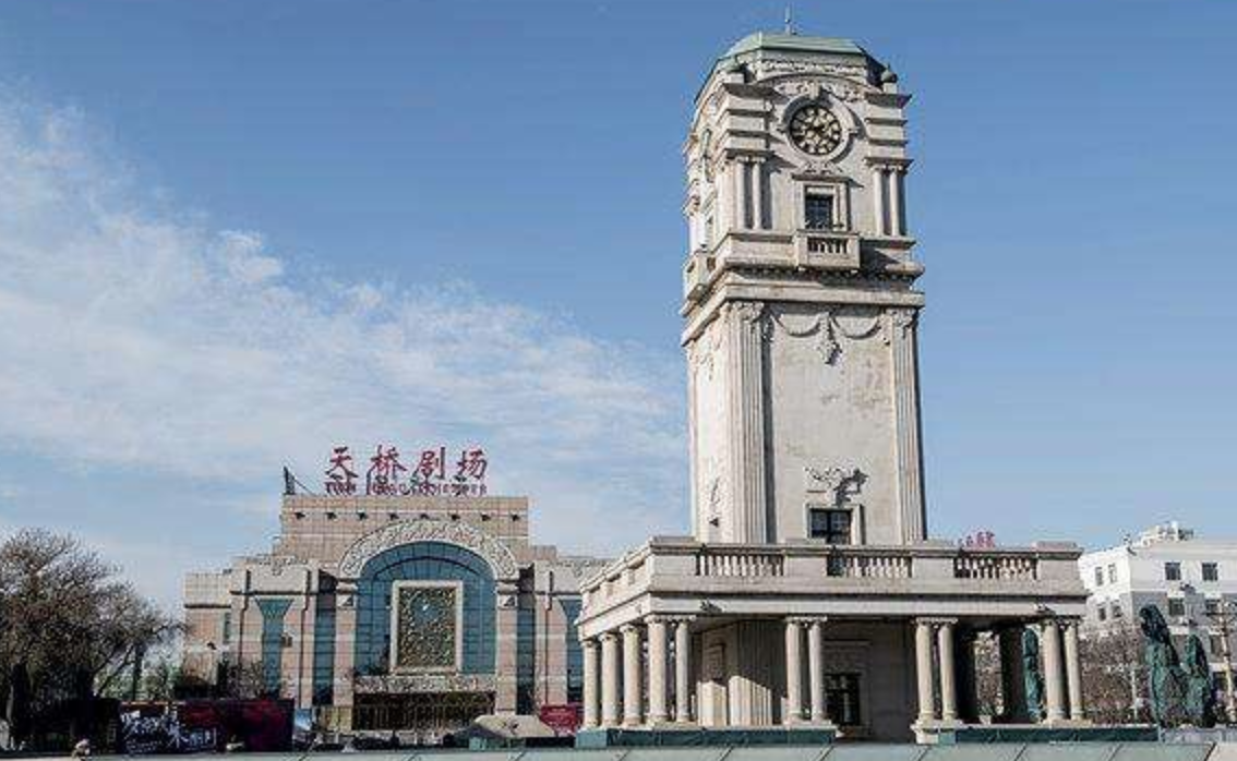 老北京天桥江湖卖艺的聚集地相声大师侯宝林就出自天桥