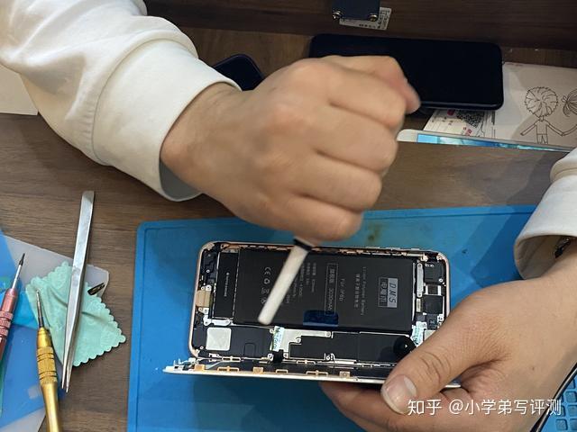 扶起我我的iphone8p还能再战三年记一次苹果无痛换电池之旅