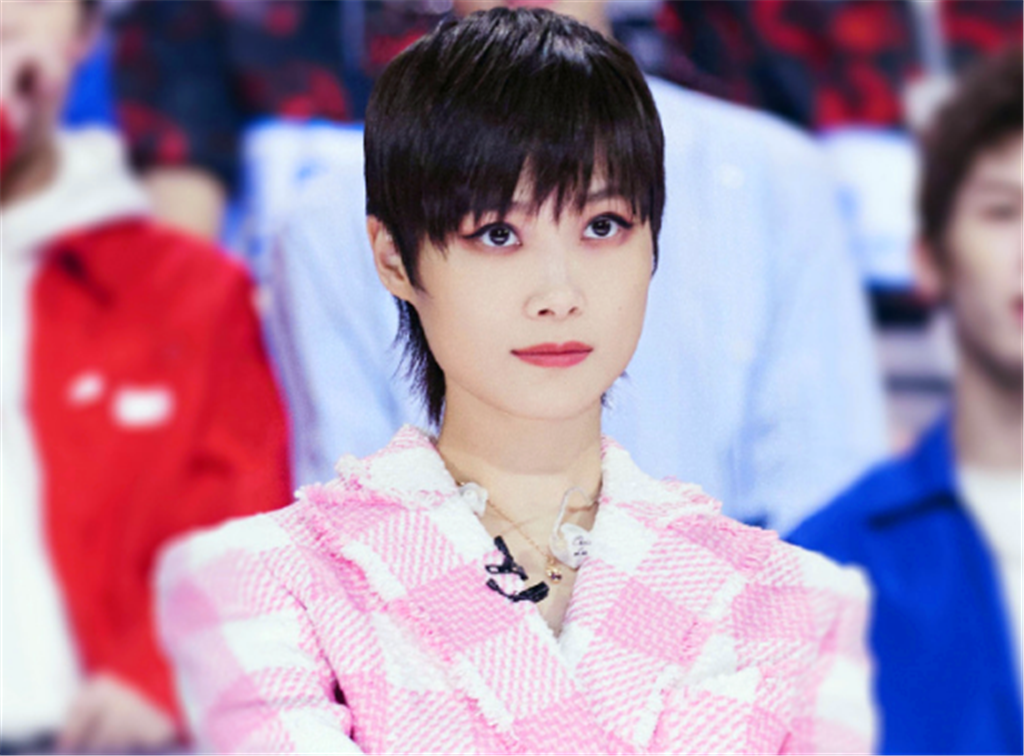 青春有你3李宇春再掀床单时尚虞书欣的沙发套也不是盖的