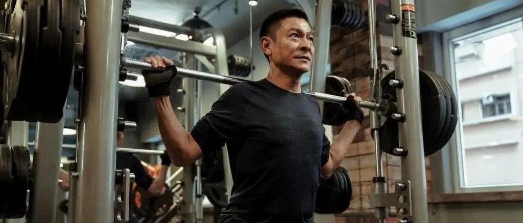 59岁颜值身材仍在线刘德华的自律真让人佩服