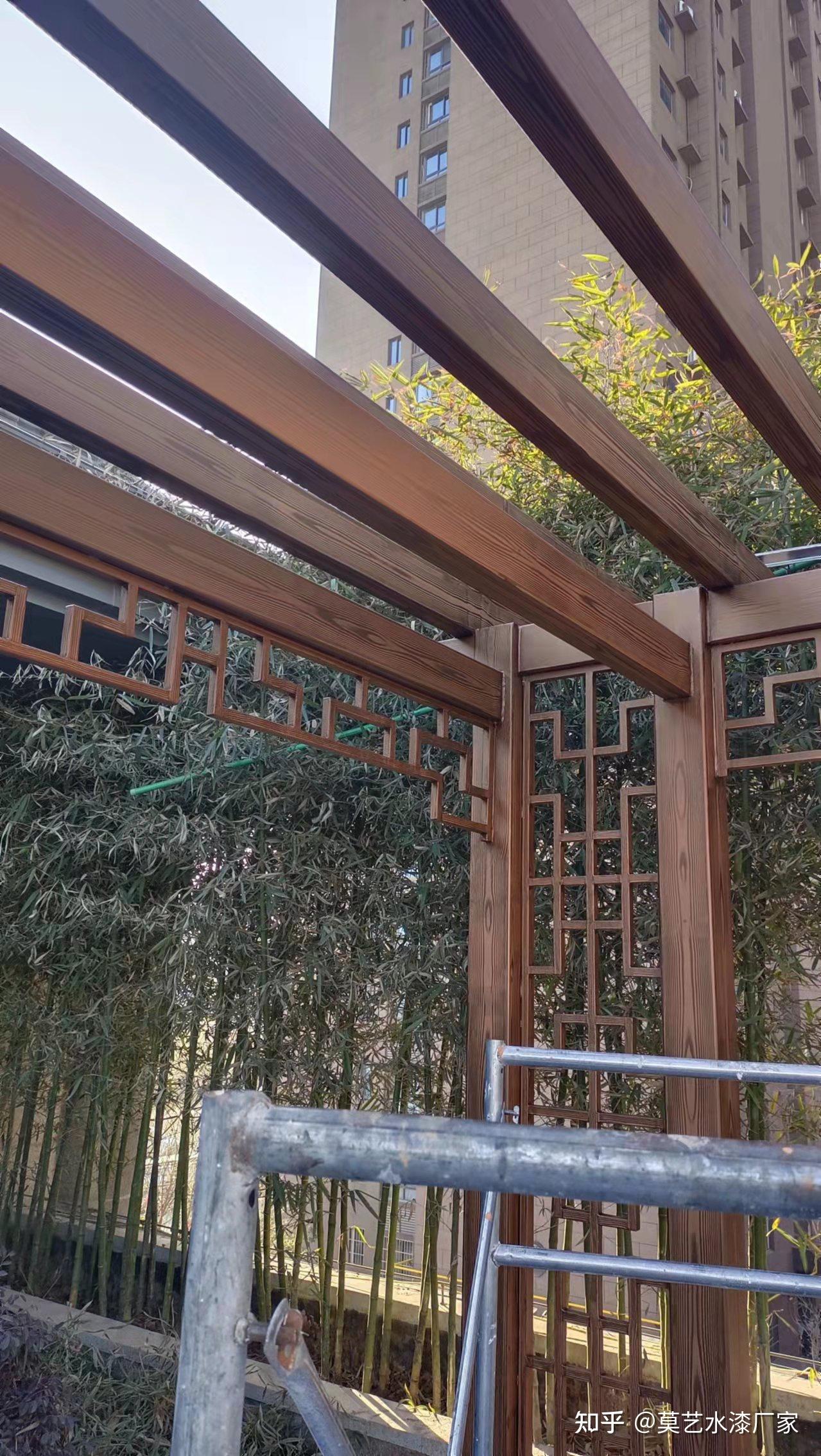 陕西省西安市高陵区乾基九境城镀锌管廊架木纹漆仿实木效果