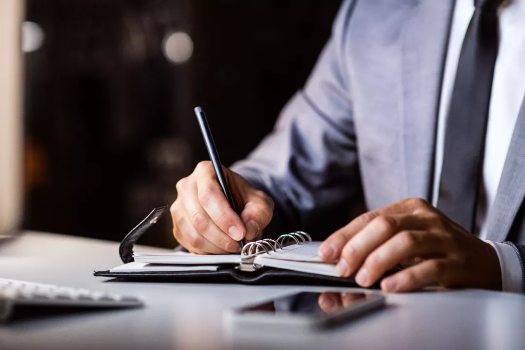 正在消失的次元壁外卖小哥吊打写字楼操作工