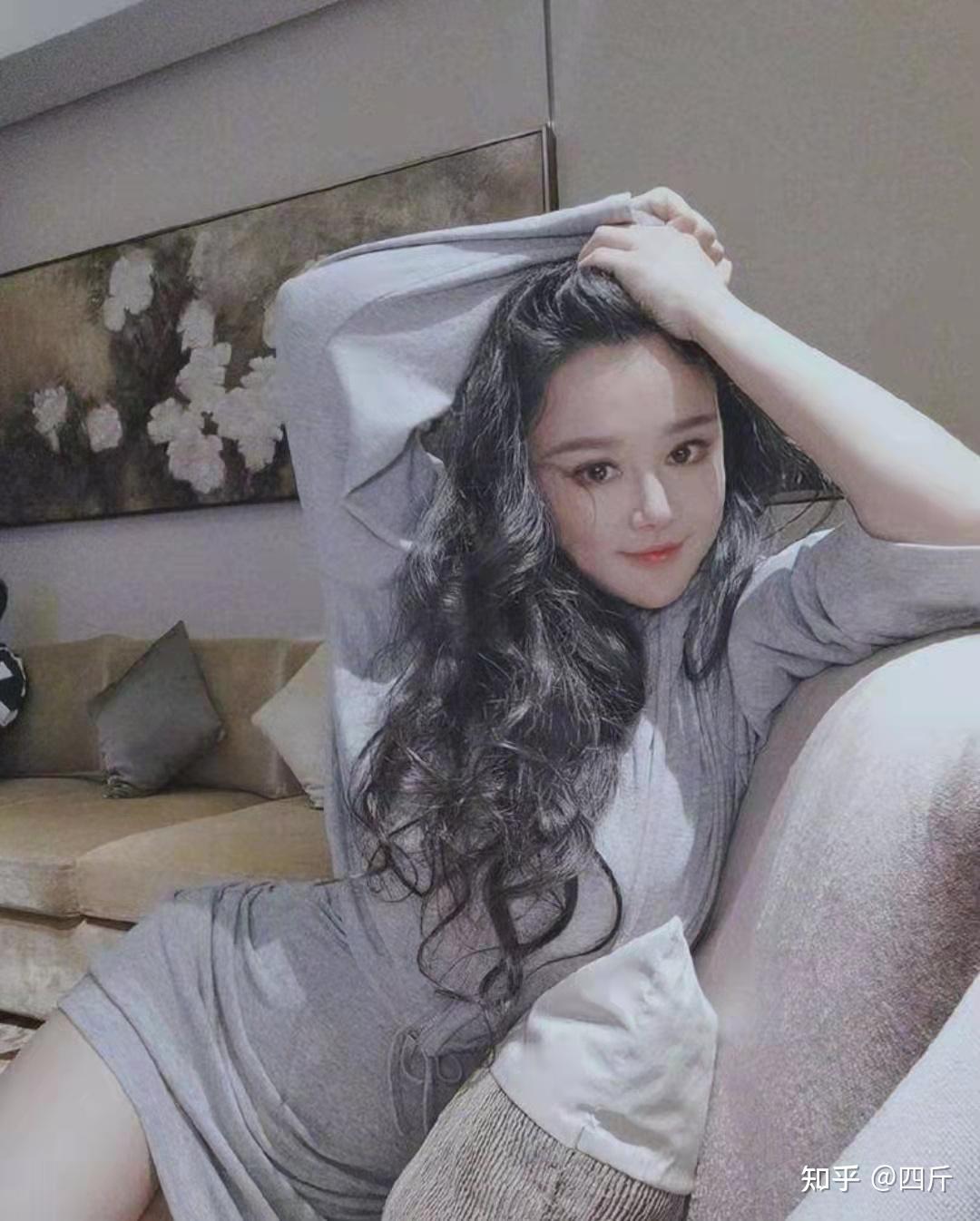 拳王老婆冉莹颖为乌克兰事件发声,鼓励自卫战争,不要再被利用