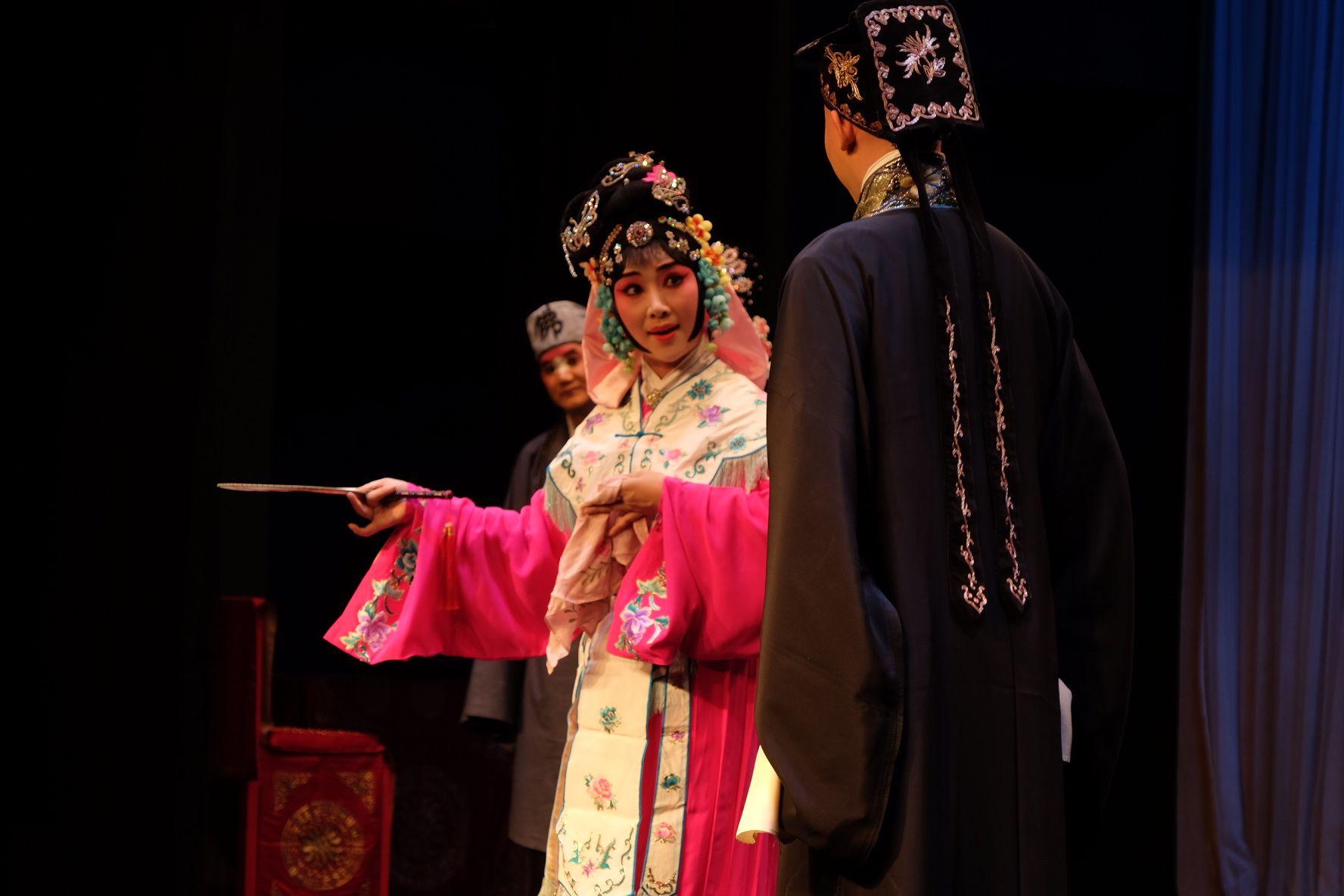 青衣和花旦妆容上的区别? - 知乎