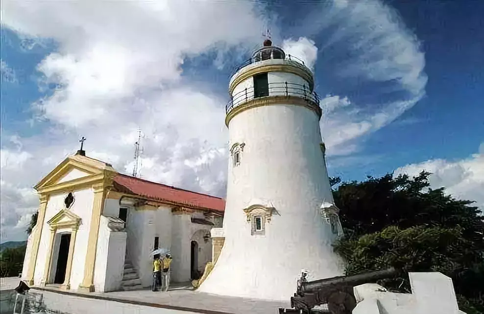 松山燈塔松山是澳門半島的最高山崗,又叫東望洋山.