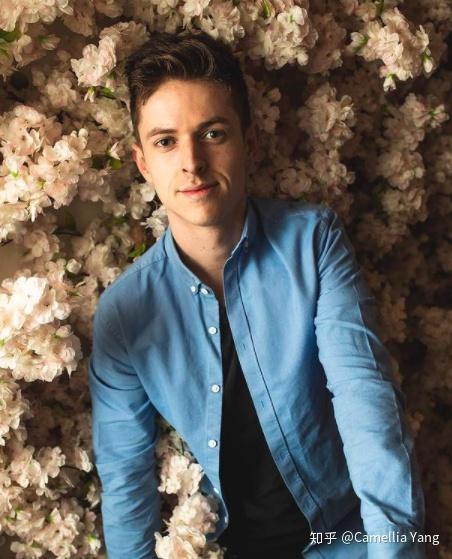 推荐读物- 《穷查理宝典》彼得·考夫曼 (收录查理·芒格历年演讲)