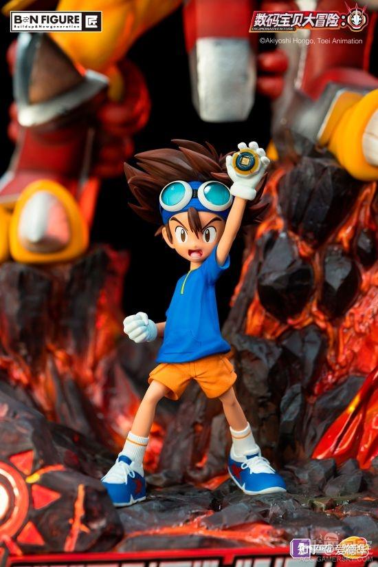 开天数码宝贝大冒险八神太一战斗暴龙兽雕像并肩战斗气势十足