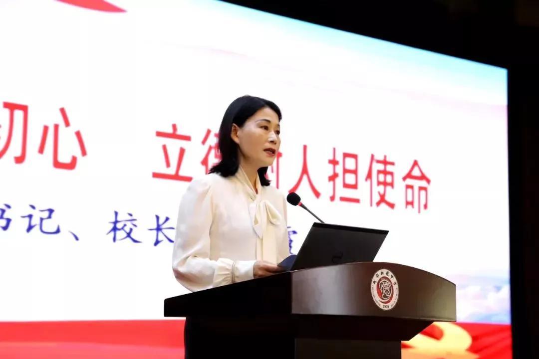 年进入树德中学担任历史老师,2010年-2019年期间曾担任成都七中副校长