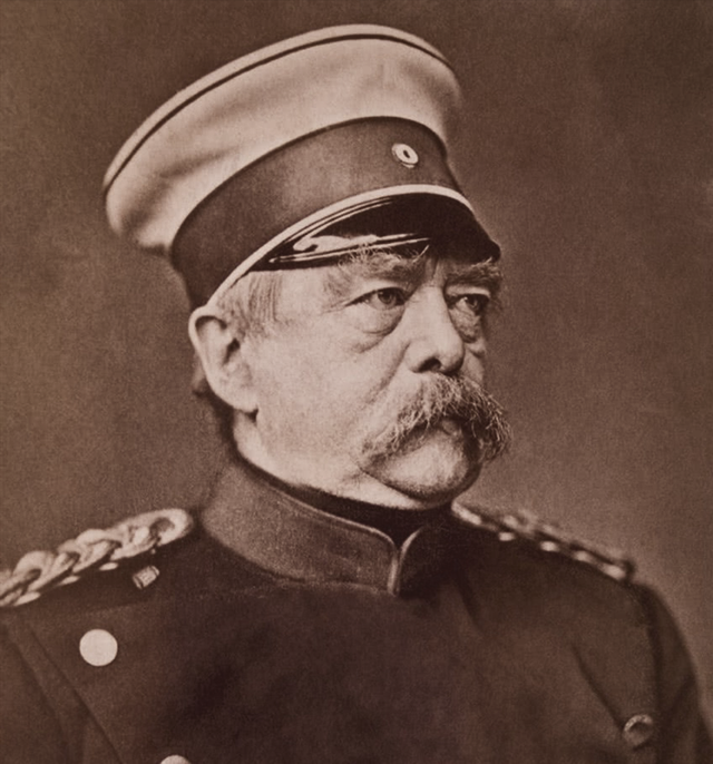 他年轻时是纨绔少年和国王相爱相杀老时建立帝国伟人俾斯麦