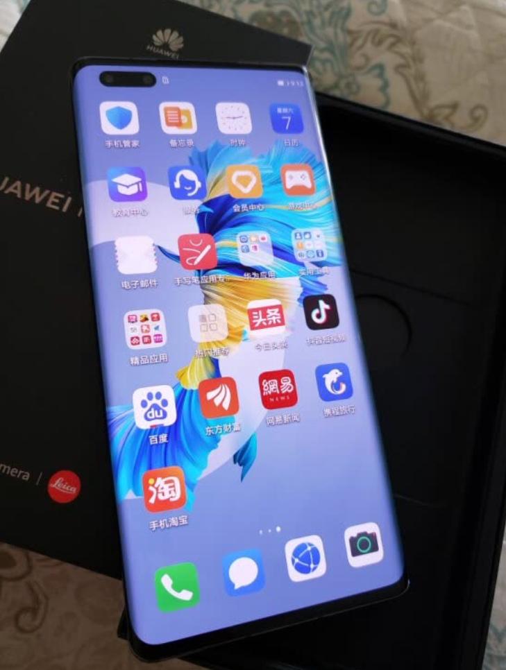 mate40药丸屏丑但会让你爱不释手