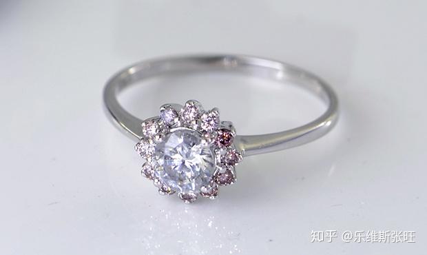 求婚戒指买几克拉的 v2-a56e0eb54fbdcb7d6e0f08ccbf327125_r.jpg