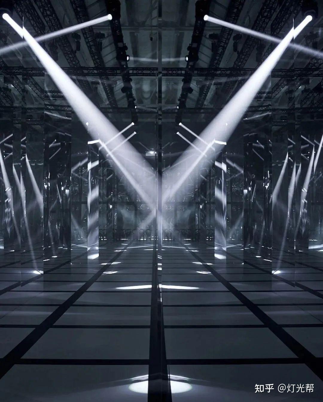 2022秋冬秀秀场灯光设计赏析