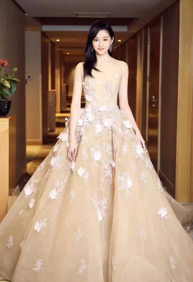 娱乐圈未解之谜关晓彤穿衣丑品味土凭什么能撩到你老公鹿晗