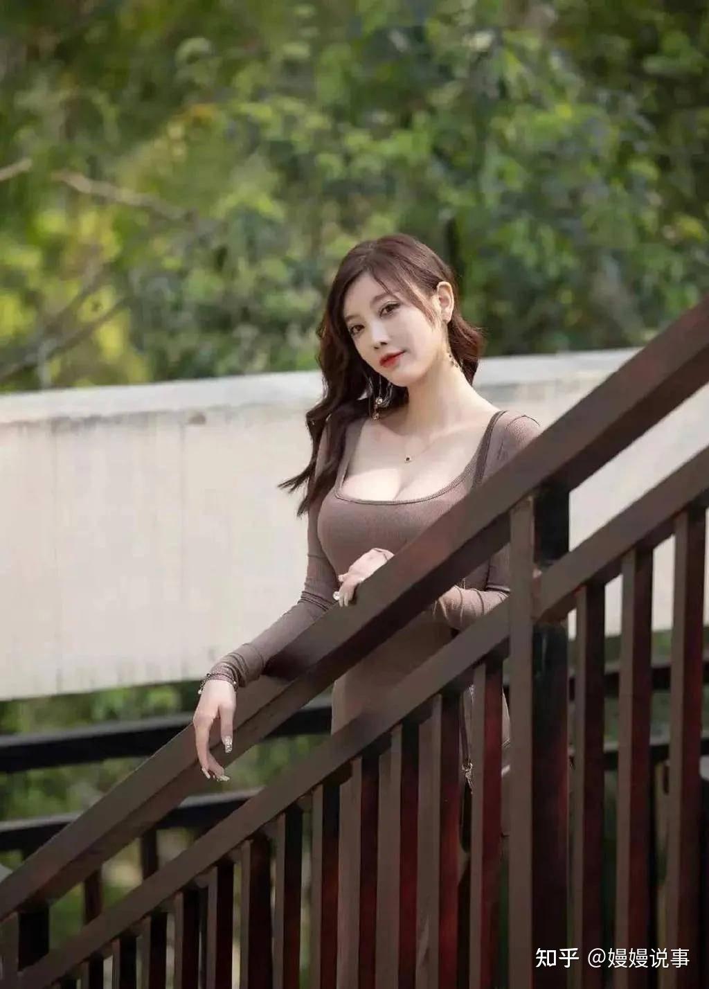 杨晨晨 