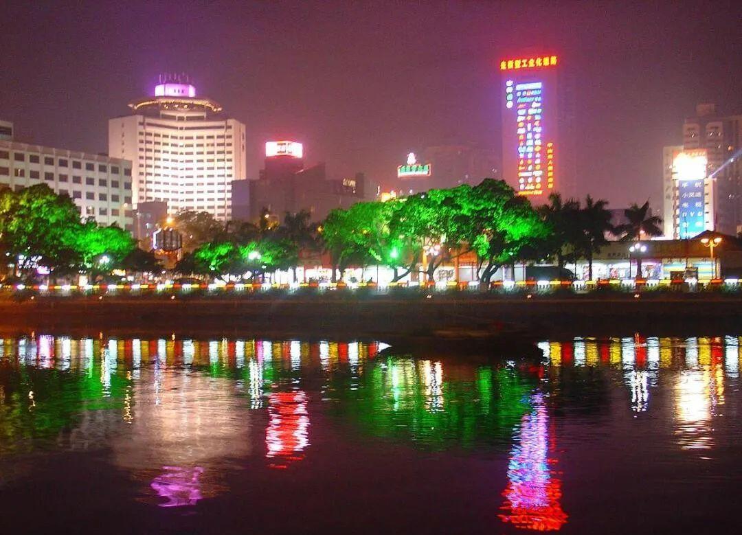 用英语向全球讲述：中国中山，城市夜景流光溢彩 - 知乎