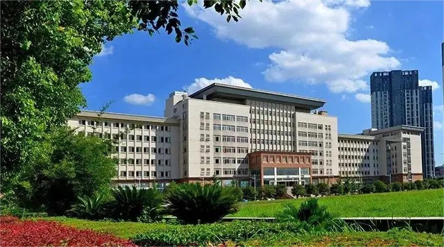这可是2000年的实打实的"大学"呀,而不是什么"学院""专科学校"之类