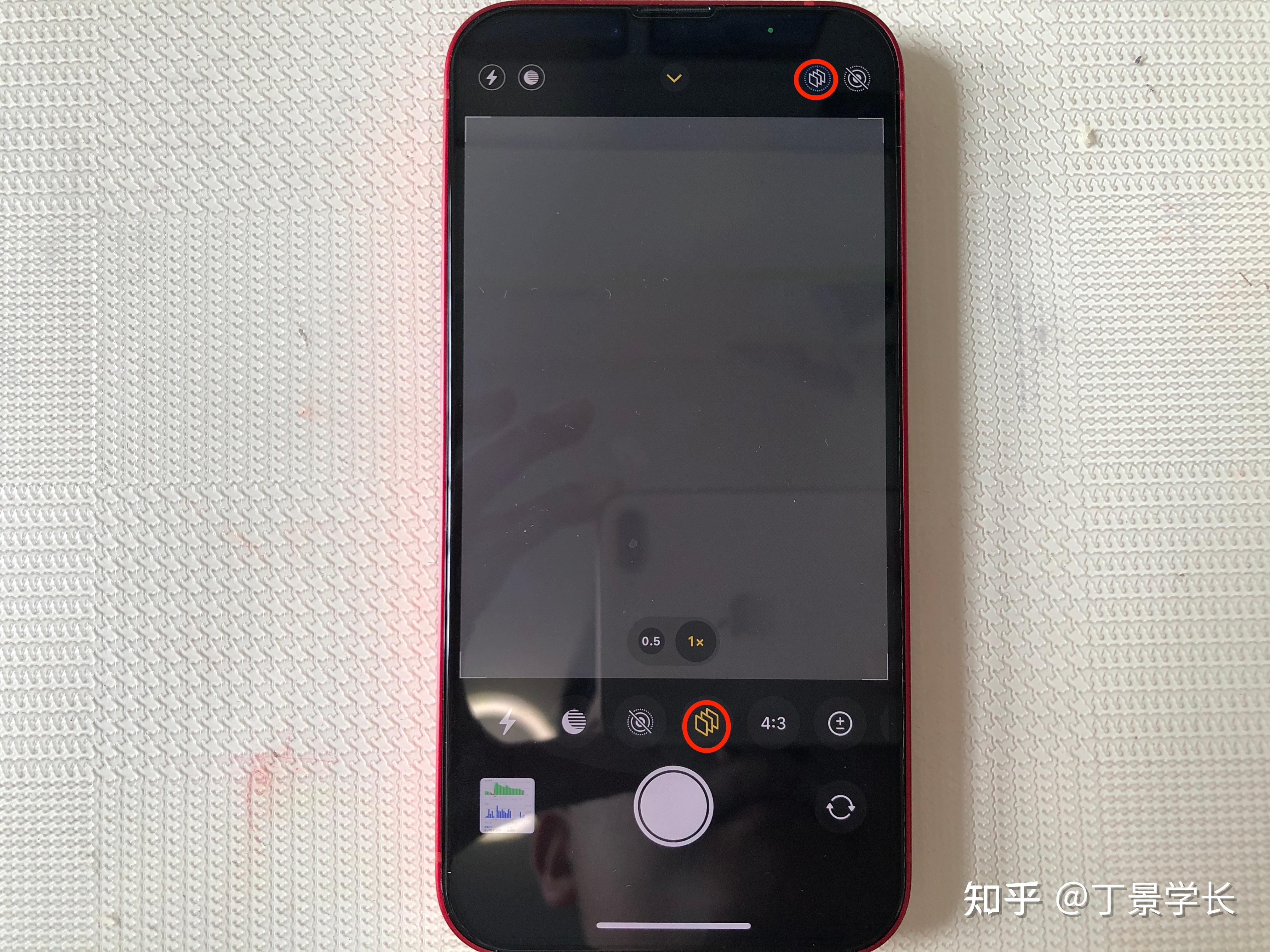 拍照方面,iphone 13用上了去年iphone 12 pro max的同款主摄,但是没有