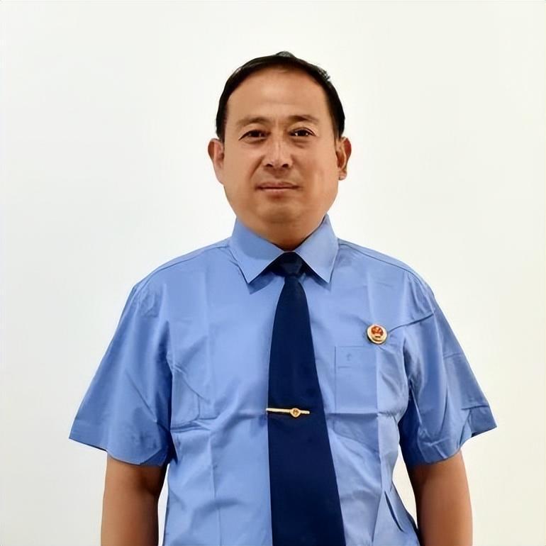 1991年转业后进入山东省单县检察院,先后在经济检察科,反贪局,法警队