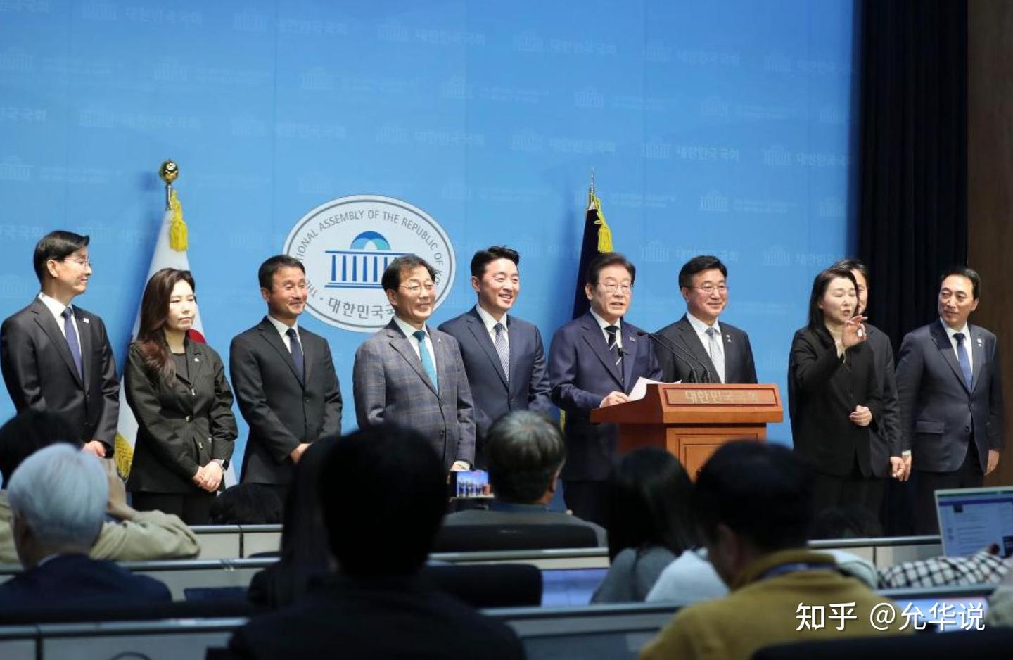 李在明刚亮亲中底牌，美国就派