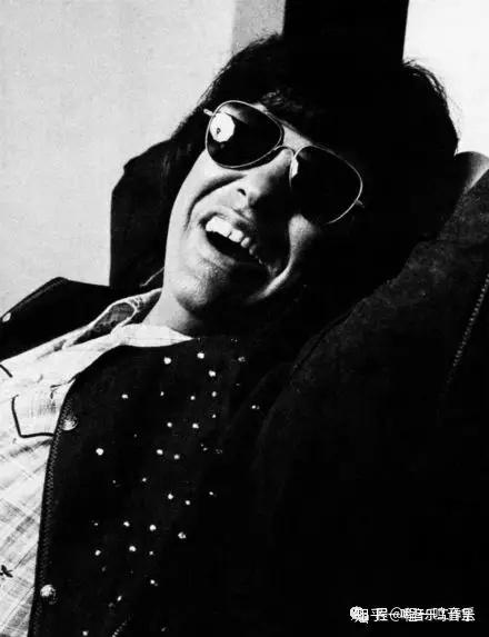 罗尼·米尔萨普(1943年1月16日-),是一名来自美国的乡村歌手和钢琴家.