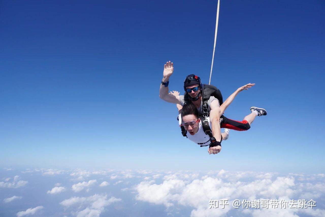 跳伞图片-重庆鹰飞航空体育俱乐部有限公司
