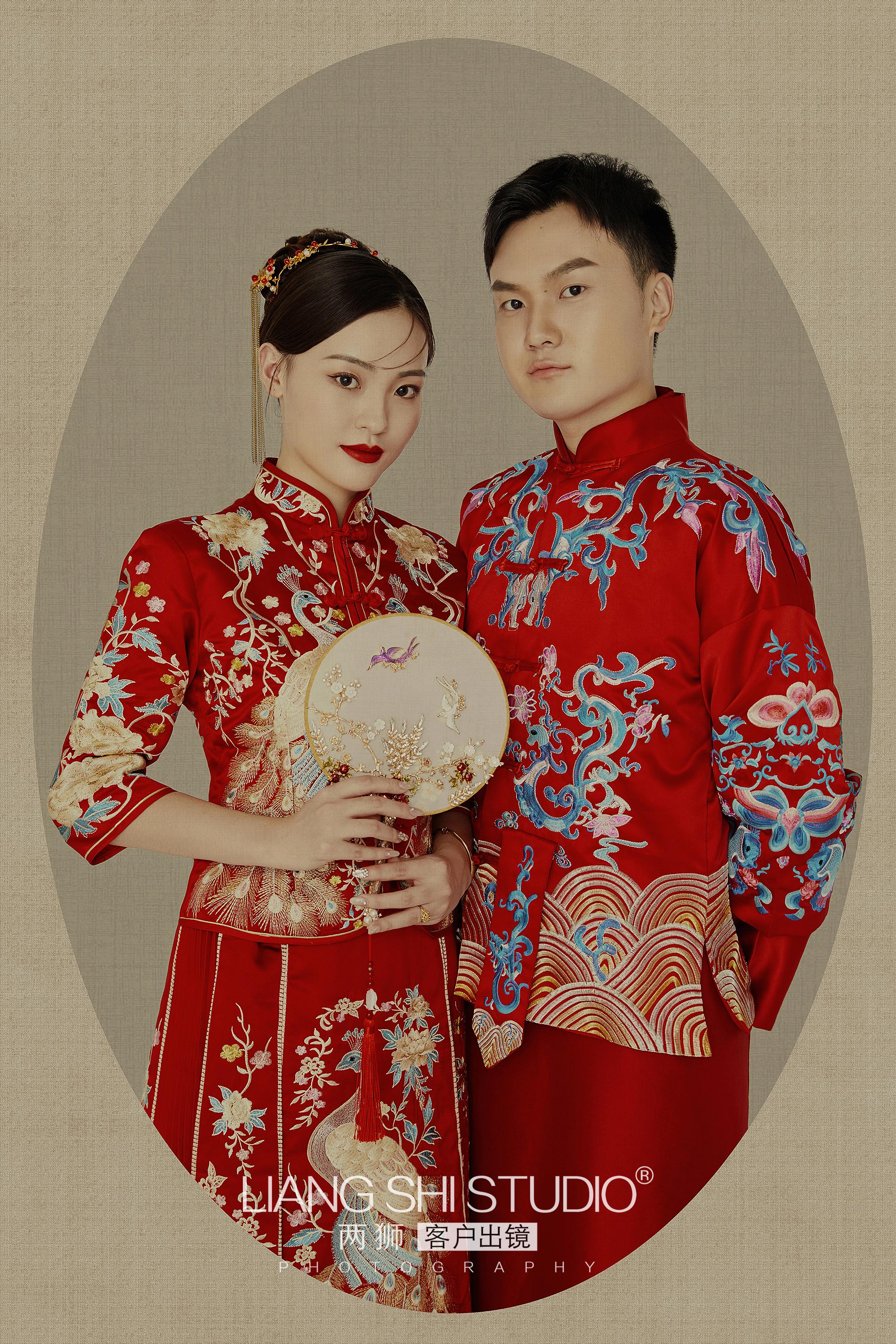 我拍了一组被全家人称赞的婚纱照中式复古