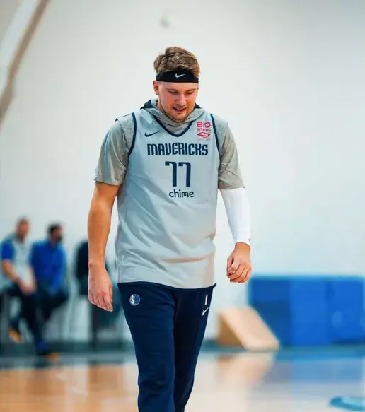 暴瘦30斤约基奇减肥成功瘦成麻杆东契奇你搞我