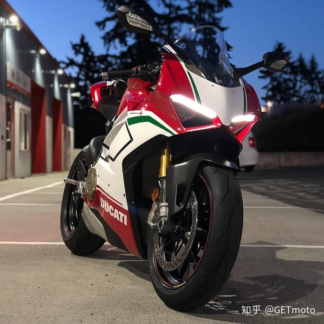 杜卡迪panigale v4 speciale力与美的结合,充满野性气息又拥有完美