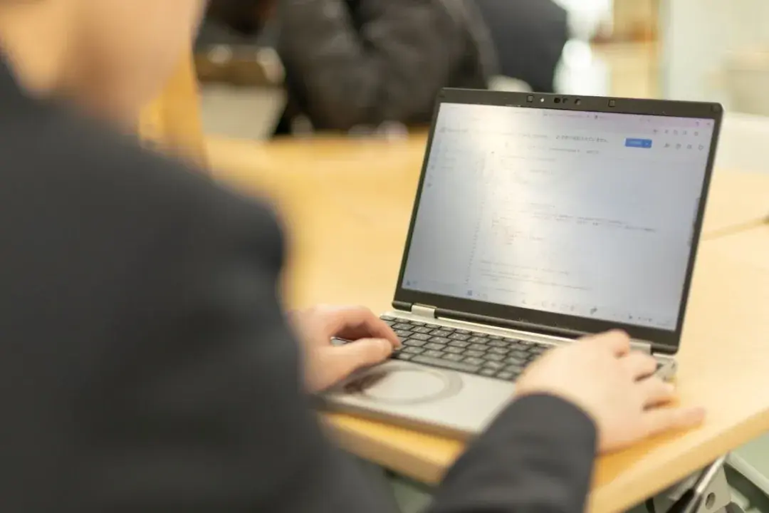 请输入图片描述