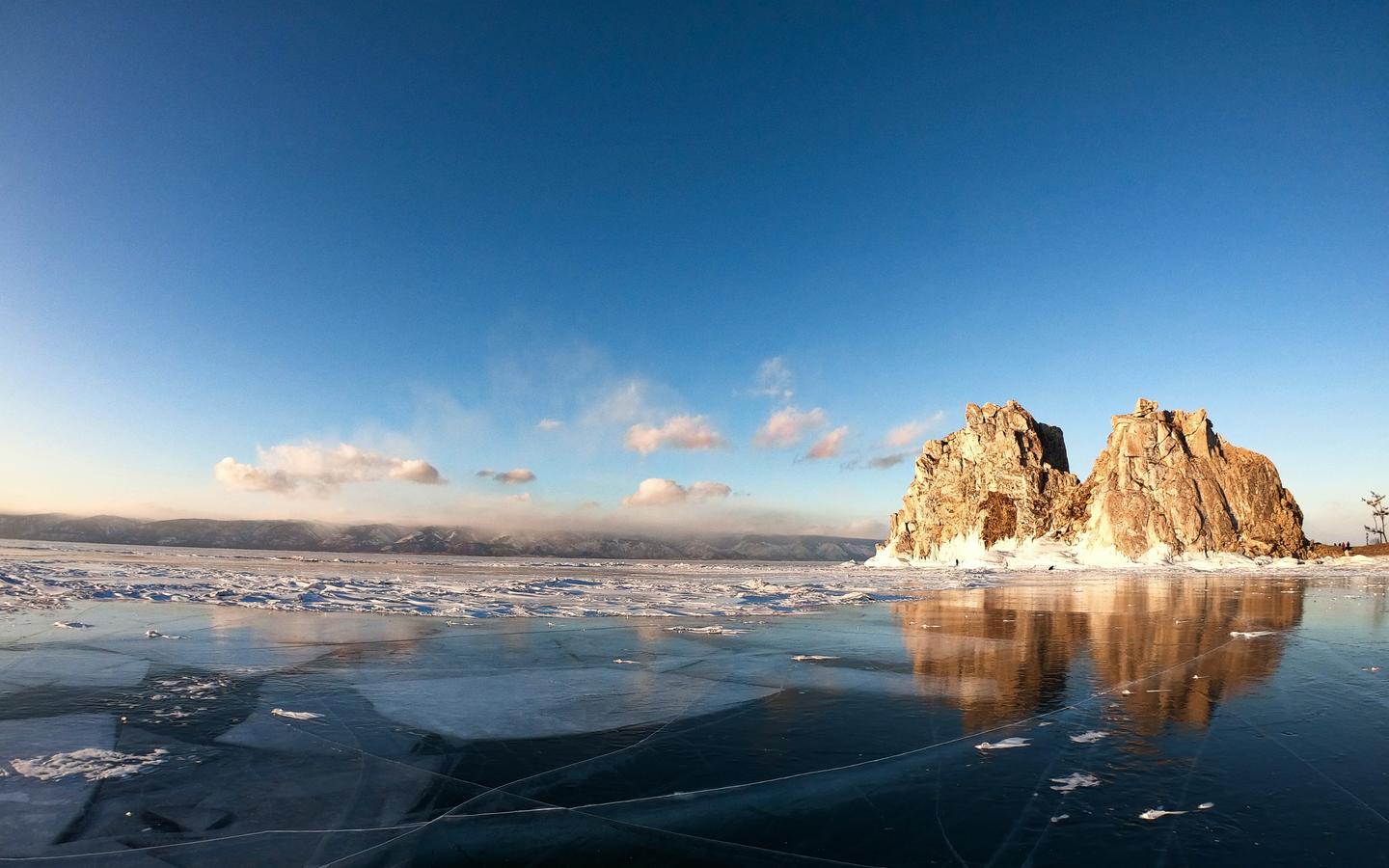“西伯利亚明眸”贝加尔湖 摄影师的冰蓝之旅 (3)_旅游摄影-蜂鸟网