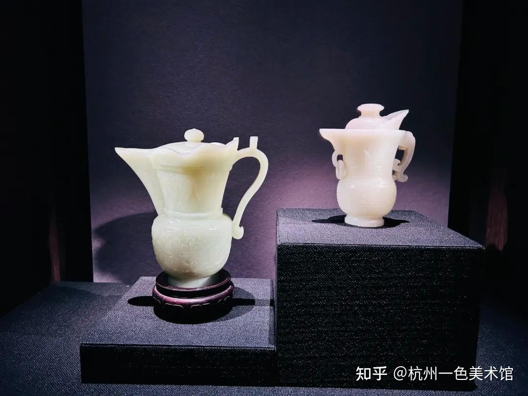 ZQ635◇明神◇極上珍品・中国・清時代・和田玉・碧玉彫り・寶相花紋