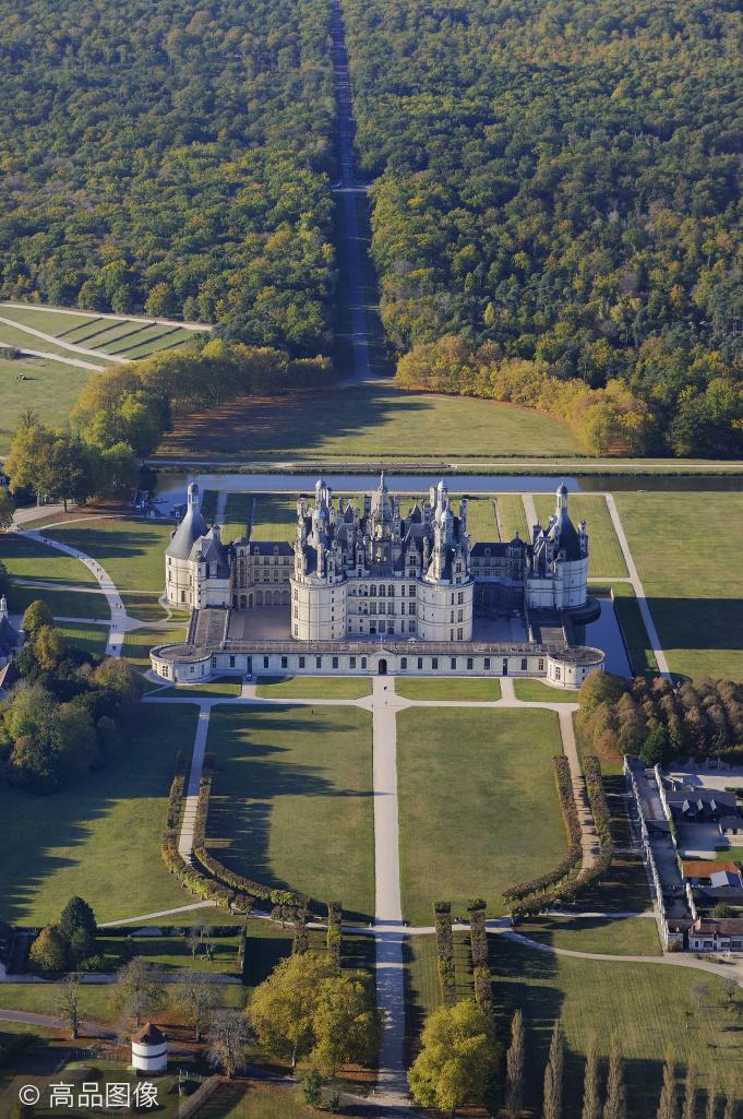 风格不同的八座城堡每一座里面都有一个故事