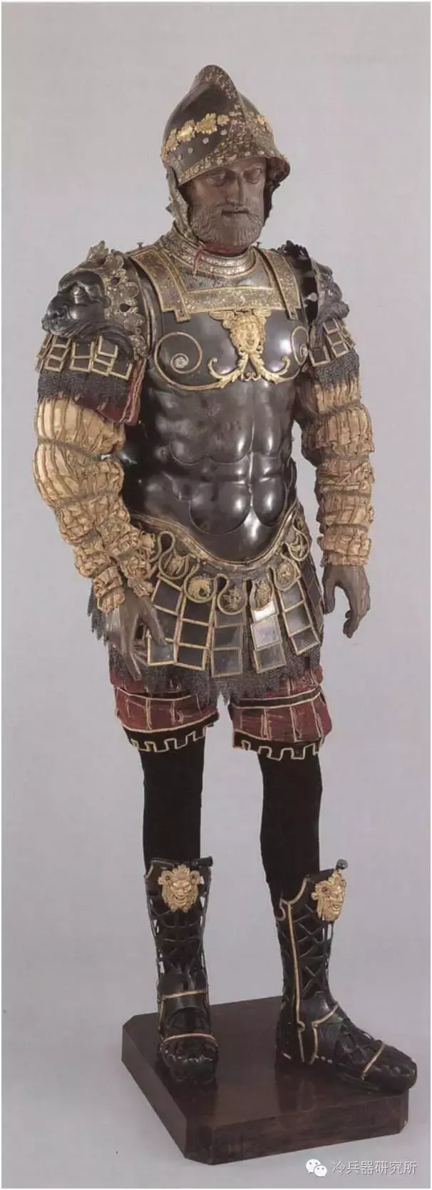 污古希腊的铠甲竟有奶头和肚脐