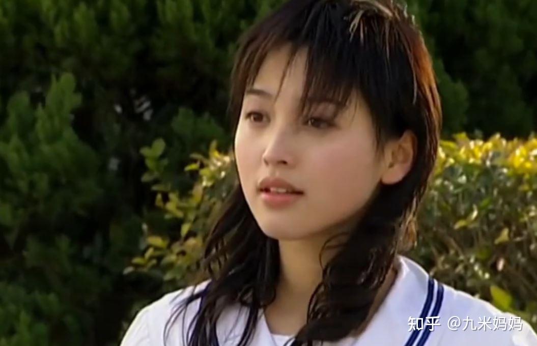 金莎和小19岁男友到底是谁在扮猪吃老虎现在看来还真不一定