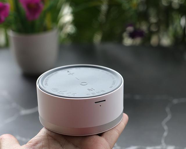 简洁便携设计声音洪亮的入门级m11蓝牙音箱