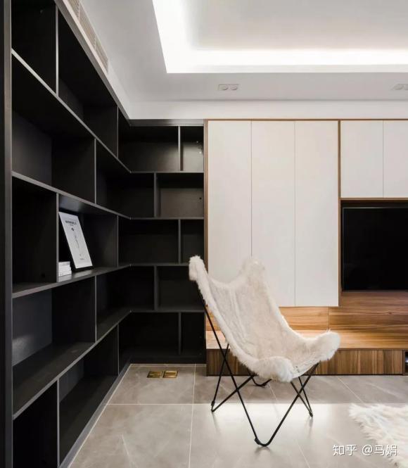 案例赏析115m05现代风客厅l型书架设计增添空间的高级感