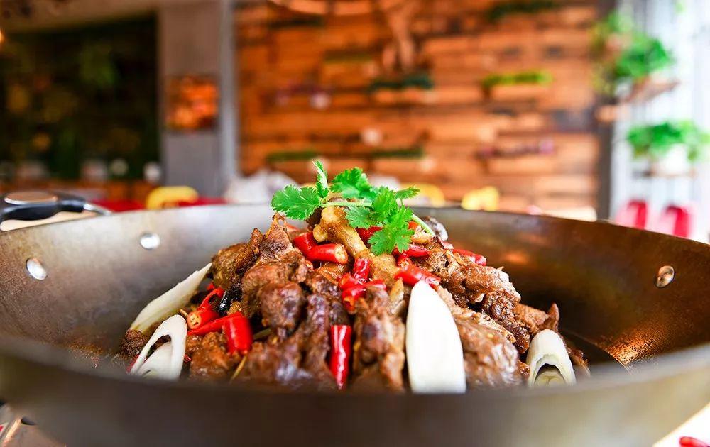 "清词三大家"之一的朱彝尊,曾在《食宪鸿秘》中写过两款鹅菜,一个是坛