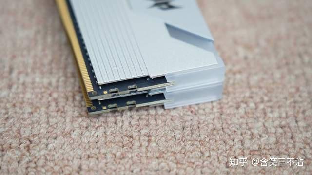 艾尔登法环太火了,于是打造了一台能在4K分辨率下畅玩它的黑白主机 第16张 艾尔登法环太火了,于是打造了一台能在4K分辨率下畅玩它的黑白主机 第16张