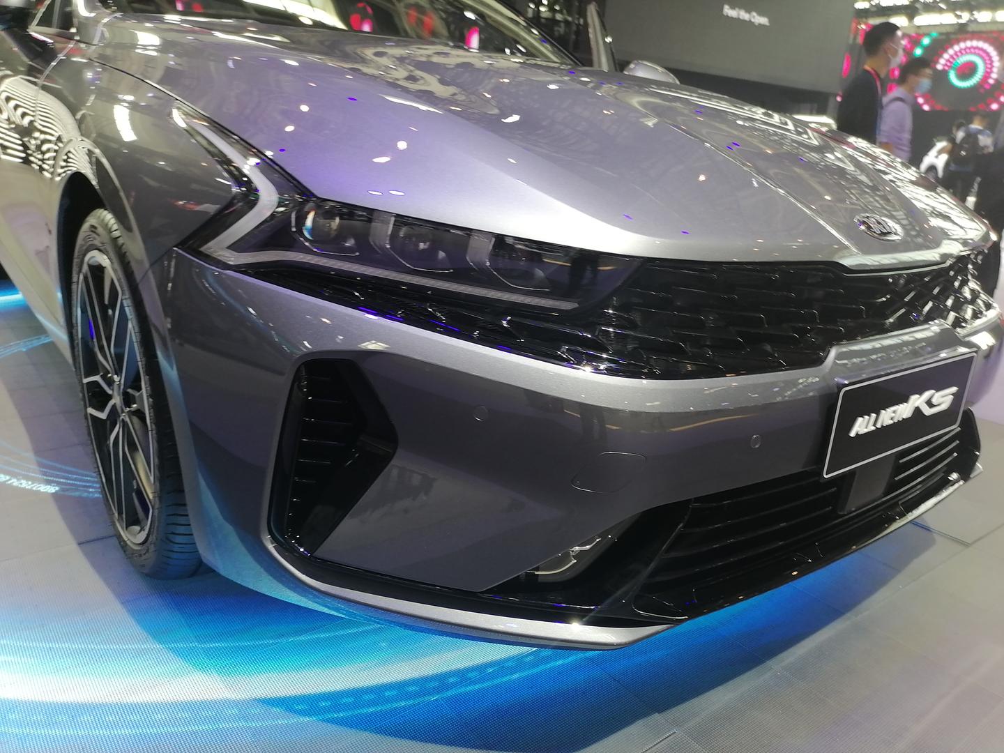 北京车展实拍全新起亚k5凯酷亮相内饰简洁外观运动效果很强