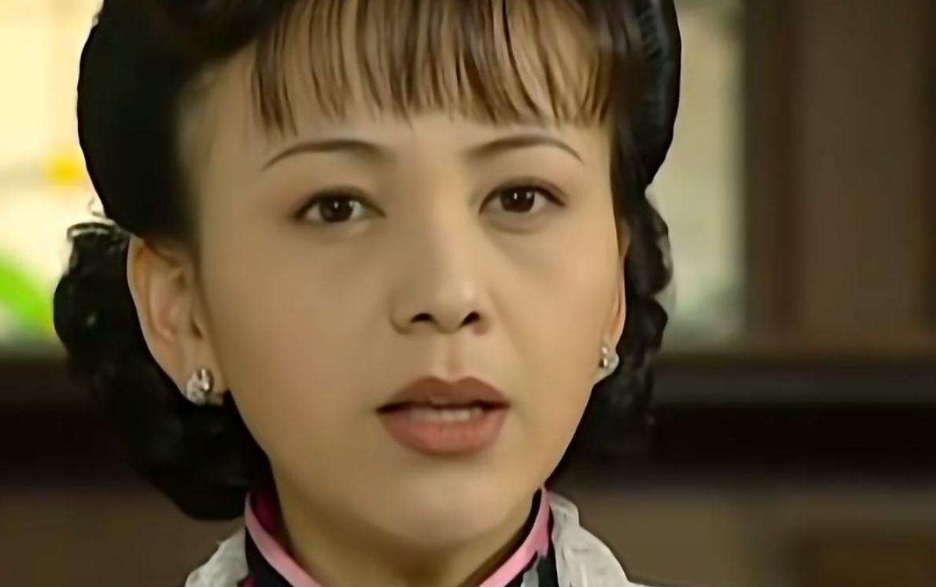 50岁雪姨王琳爬钢管秀舞姿身形火辣性感离婚两次仍单身