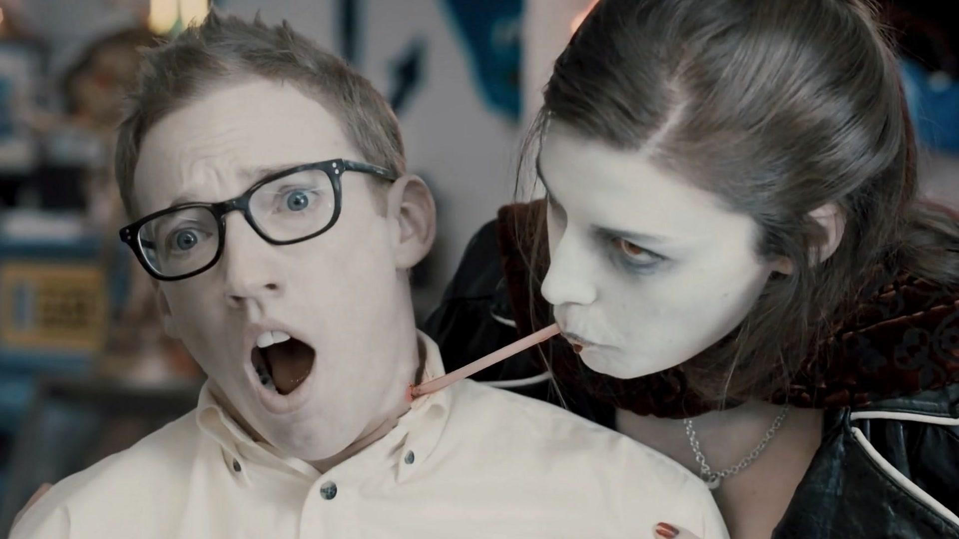 美女吸血鬼靠触摸人体吸取能量 维持生存 电视剧