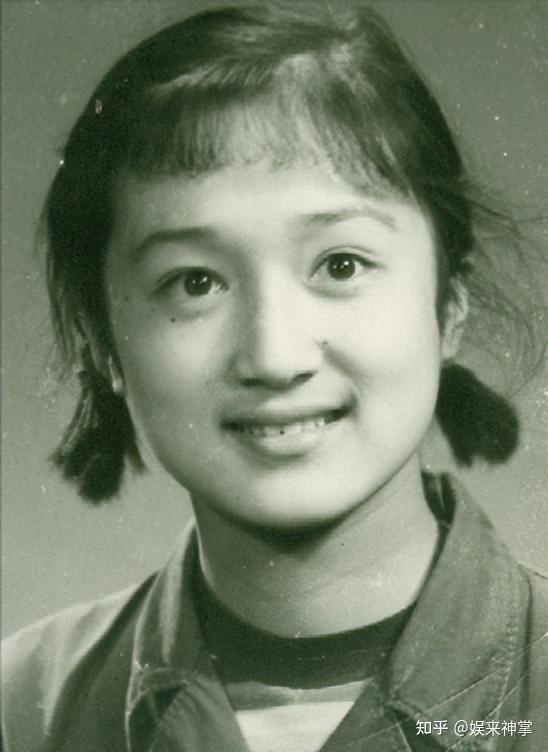 杨昆:58岁无儿无女显落寞,曾拍卖千万别墅,晚年靠直播带货挣钱